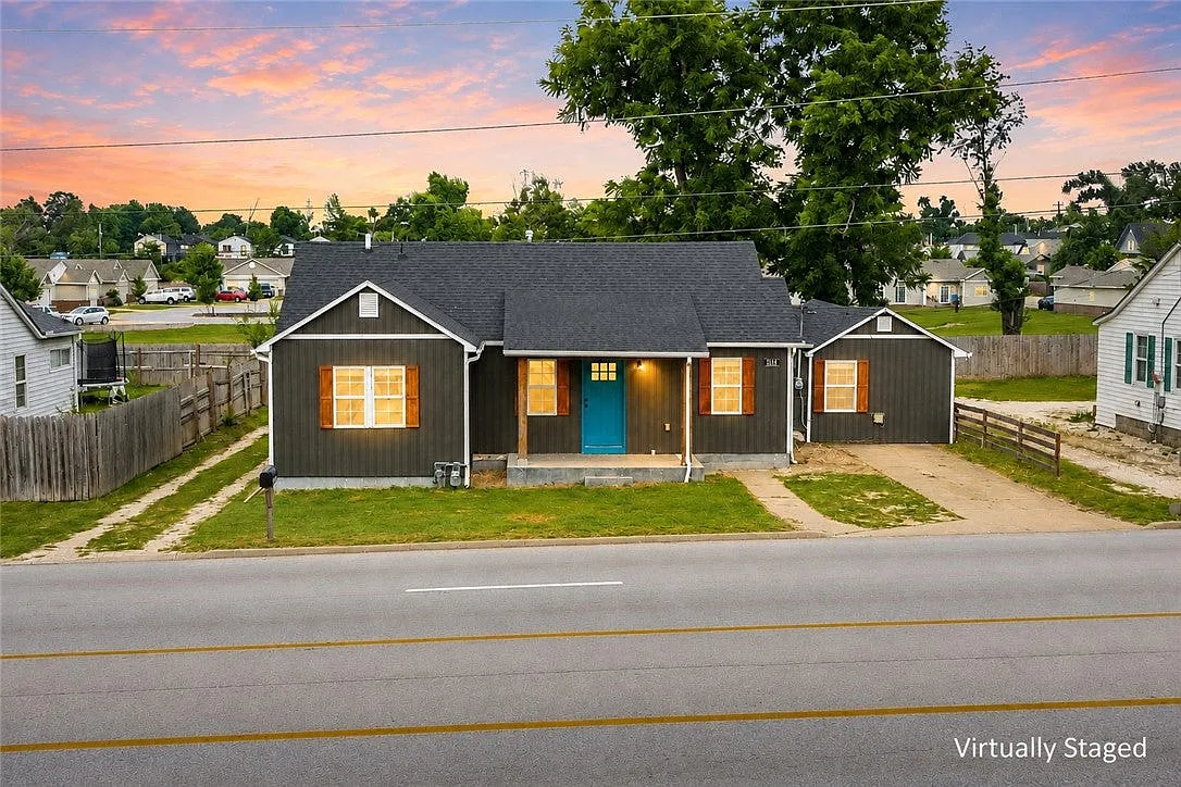 3 bed, 1894 sqft, $2,450 — Photo 1