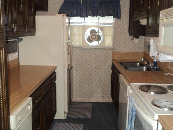 5th image of 425 Sandpiper Dr E