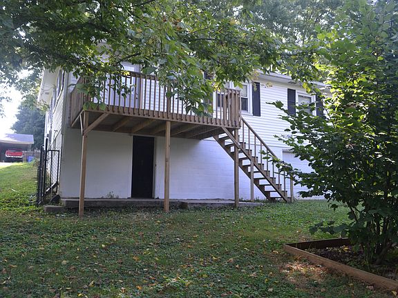 3rd image of 218 Shelley Dr