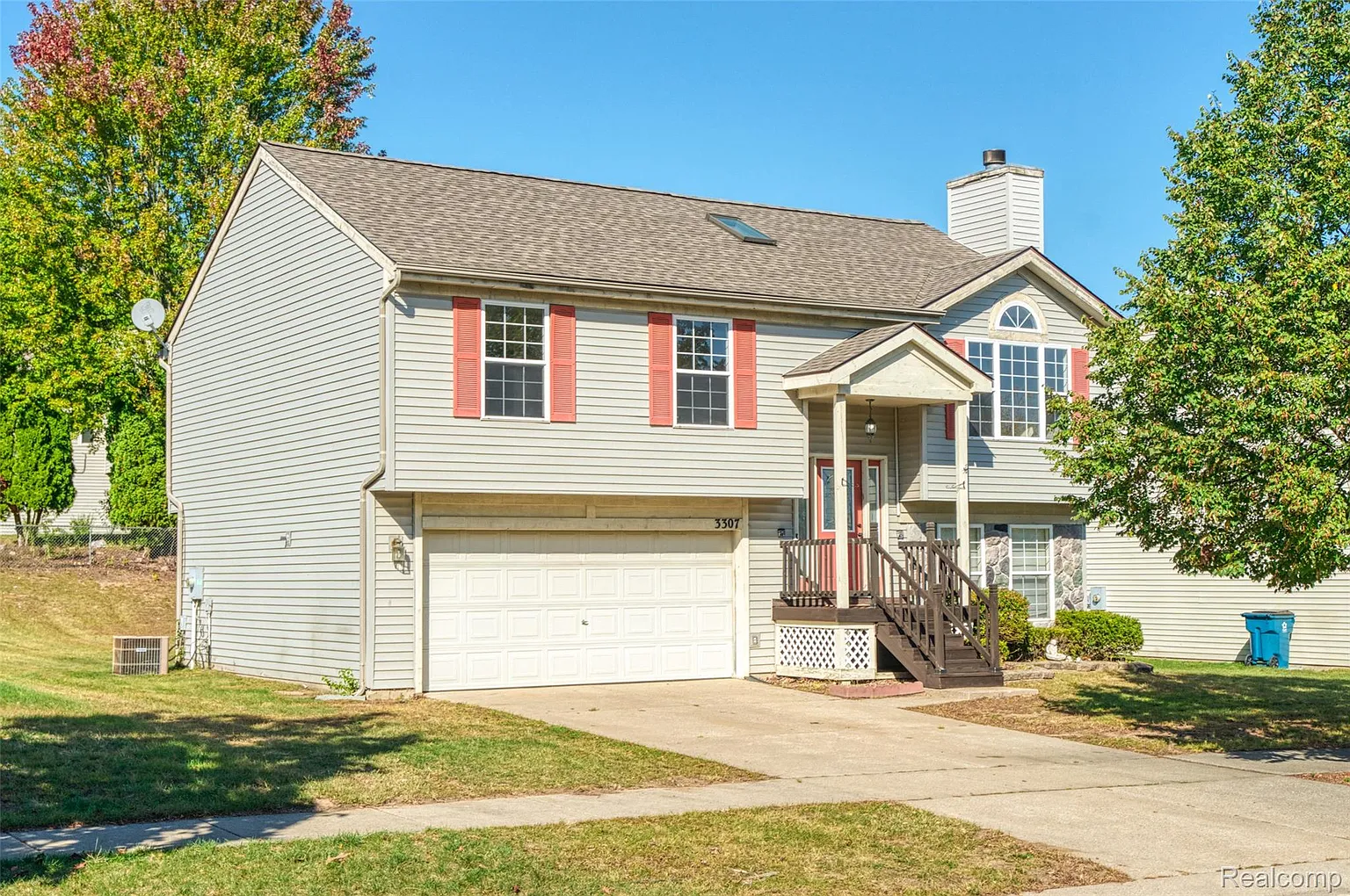 3307 Pond Ridge Dr photo 1