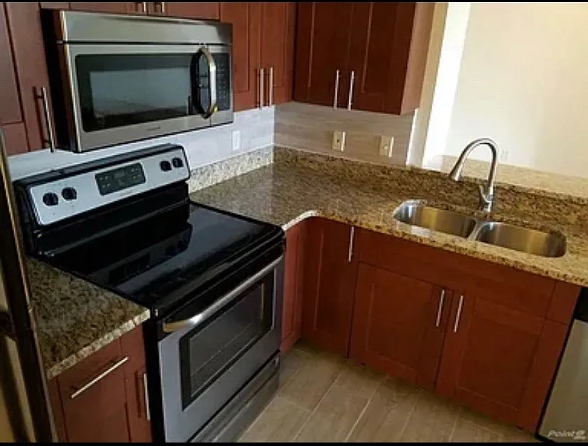 2 bed, 898 sqft, $1,650 — Photo 3