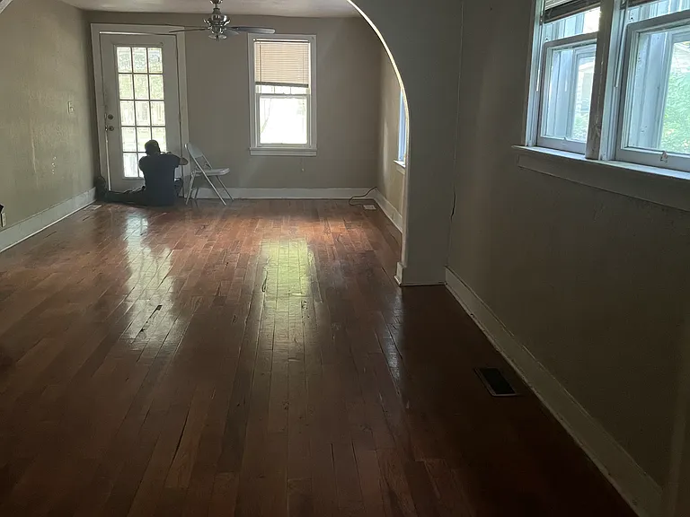 307 Breckenridge St — Photo 2