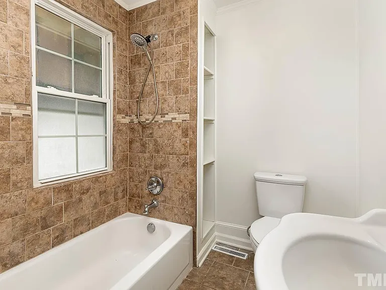312 E Church St — Photo 13