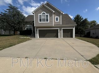 1838 White Tail Ln, Liberty, MO 64068