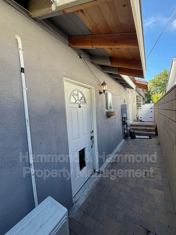 1 bed, 1.0 bath, $1,995 — Photo 3
