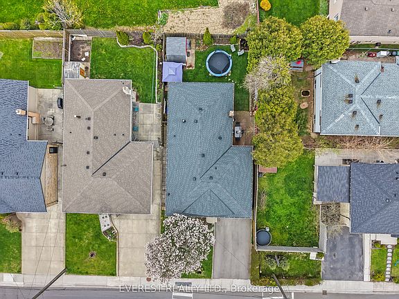 3rd image of 27 Lavina Cres
