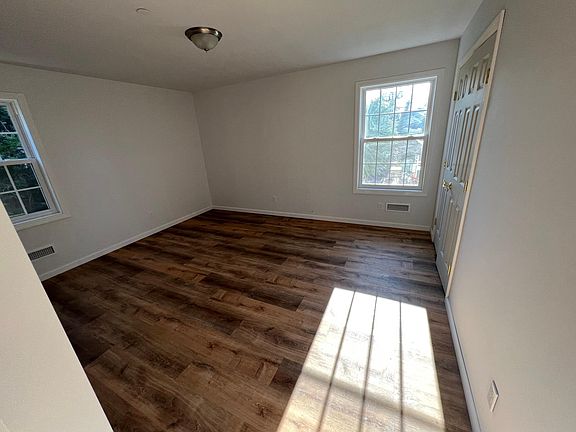 3rd image of 82 Lakeview Ave #1