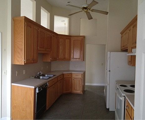 5th image of 2825 Fair Oaks Dr