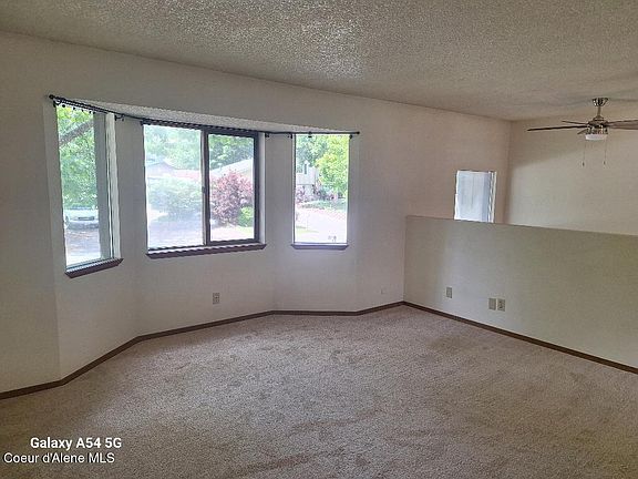 4th image of 9704 N Hillview Dr