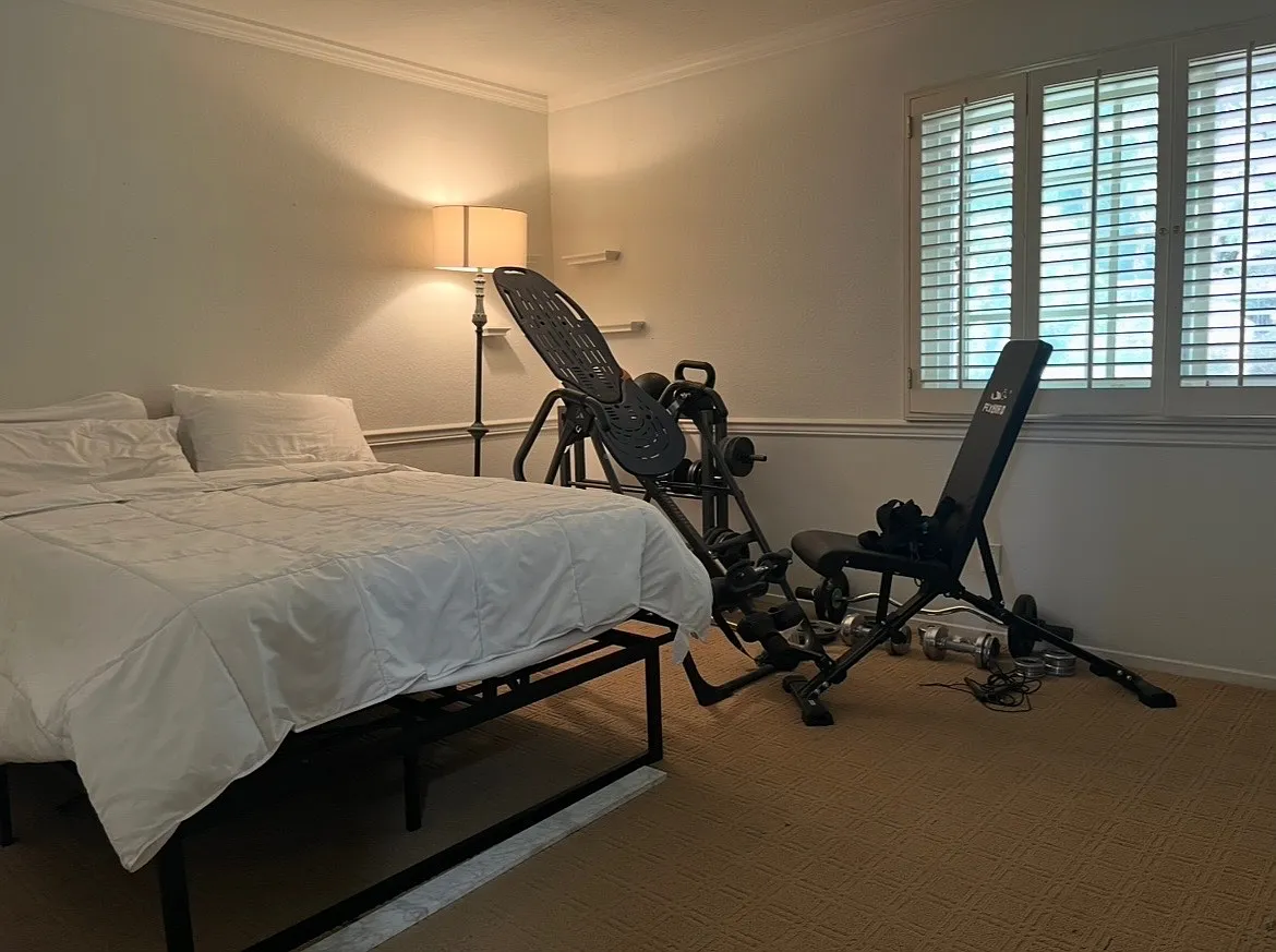 2 bed, 3000 sqft, $2,300 — Photo 3