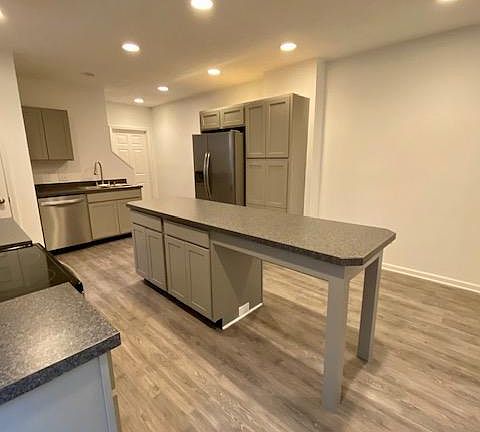 4th image of 4109 Boulevard Pl #1