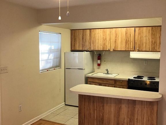 4th image of 421 S Hyer Ave APT B