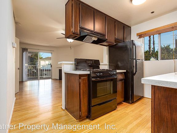 3rd image of 1452 S Canfield Ave APT 108