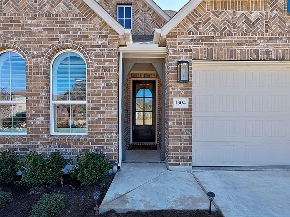 3rd image of 1304 Highcrest