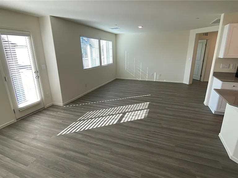 7850 Aurora Sky St — Photo 4