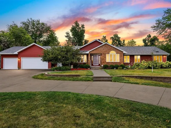 2590 S Park Ridge Rd, Marion, IA 52302