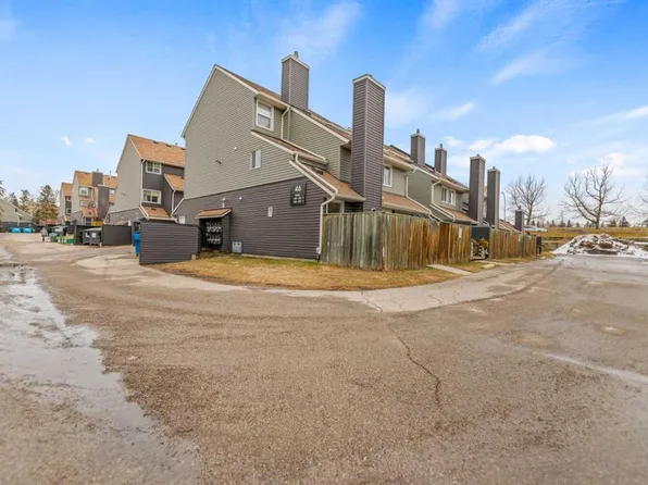 46 S Glamis Grn SW #129, Calgary, AB T3E 6V1