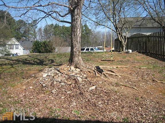 3rd image of 3201 Linden Dr