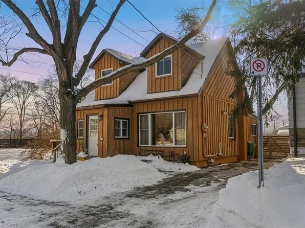 31 Hunter St, Hamilton, ON L9H 1E5