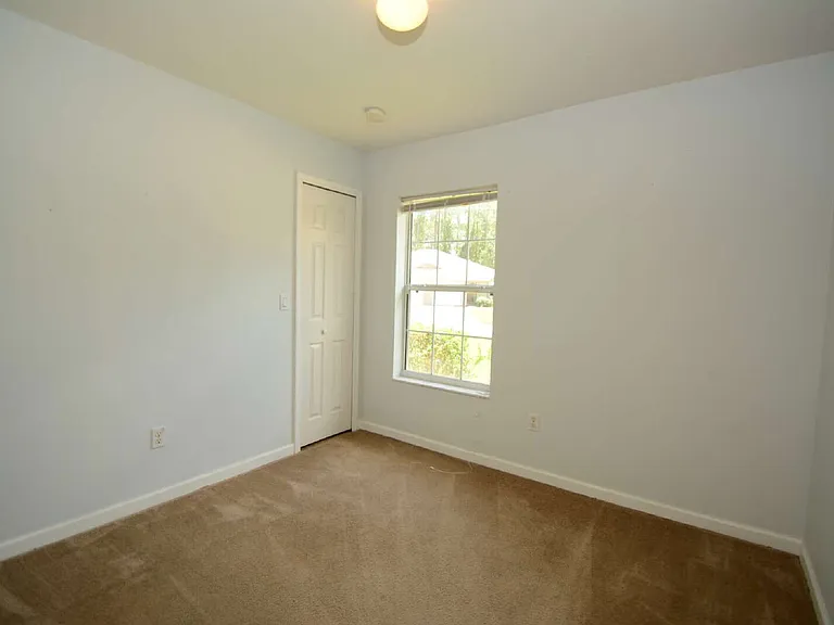 30 Eton Ln #B — Photo 7