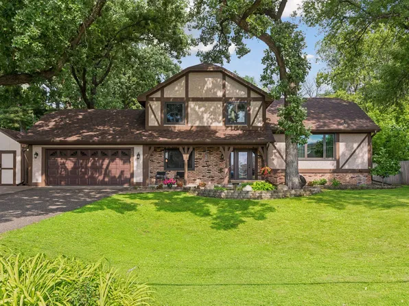 2480 Ariel St N, North Saint Paul, MN 55109