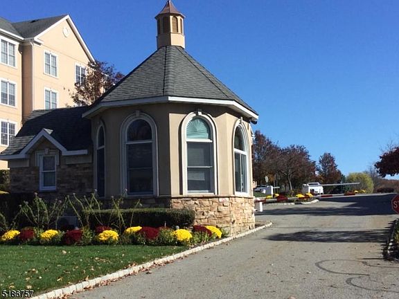 5th image of 100 Cleveland Ln #100