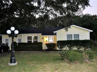 630 N Rock Island St, Angleton, TX 77515