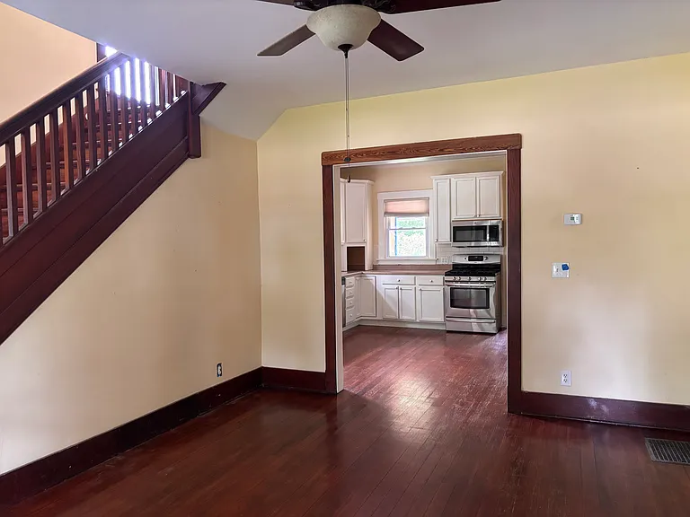3 rooms downstairs besides kitchen - room 1