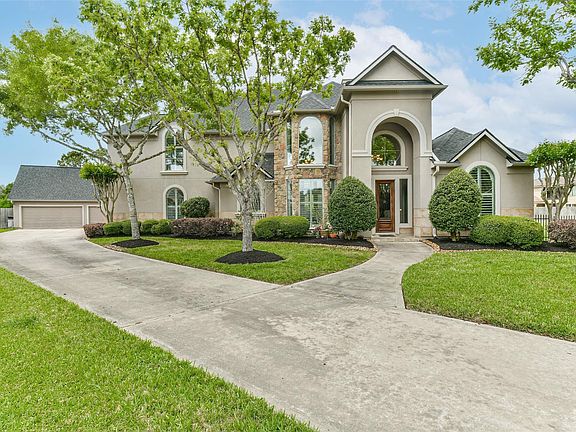 2nd image of 310 Del Monte Dr