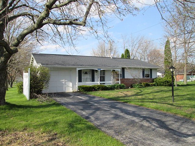 1st image of 838 Haywood Dr