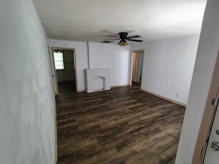 2428 S Ellis Ave — Photo 2