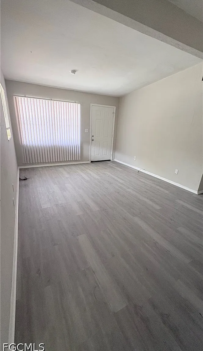 3 bed, 1.0 bath, 963 sqft, $1,300 — Photo 2