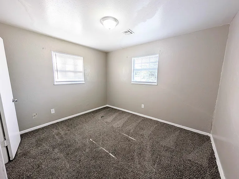 1025 Hoyt Ave — Photo 7