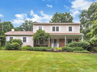 4 Cornwall Ct, Katonah, NY 10536