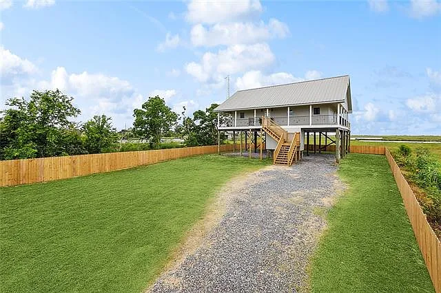 3 bed, 2.5 bath, 1961 sqft, $2,400 — Photo 2