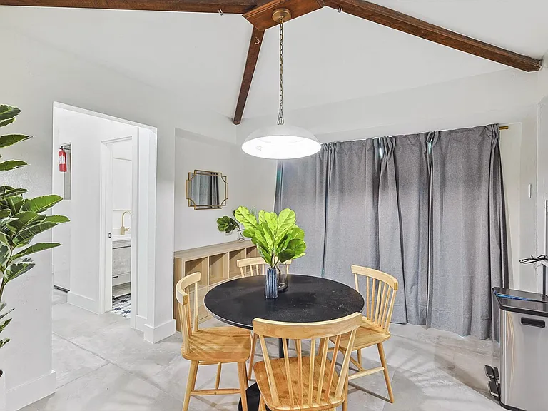 1012 Cloverdale Ln — Photo 18