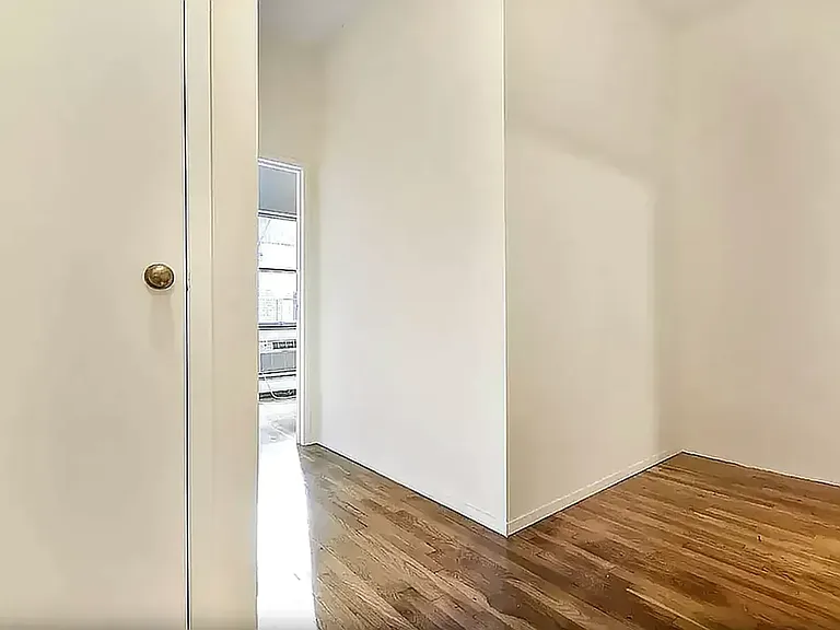 341 Lexington Ave #4-R — Photo 3