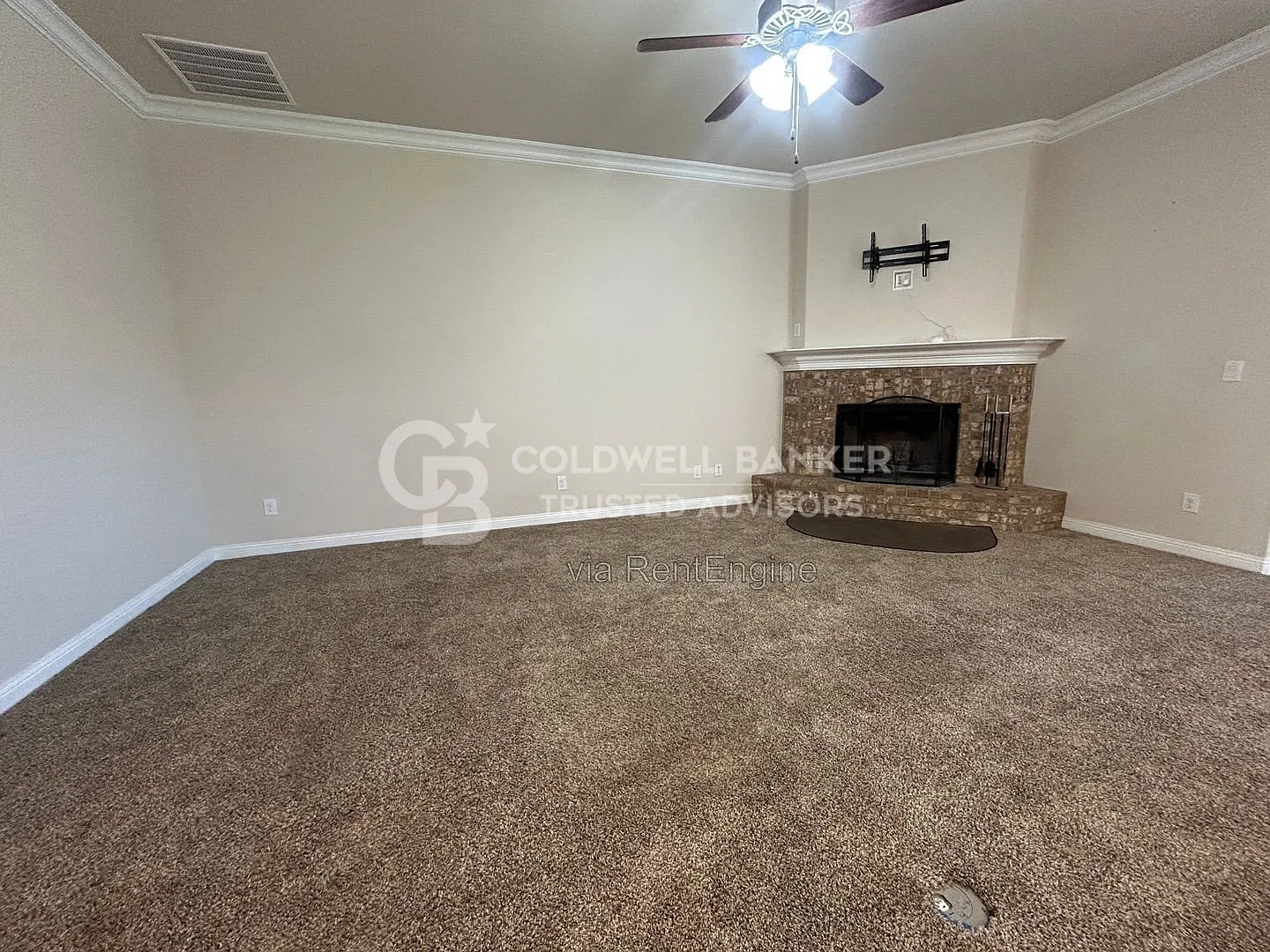4 bed, 3.0 bath, 2386 sqft, $2,550 — Photo 2