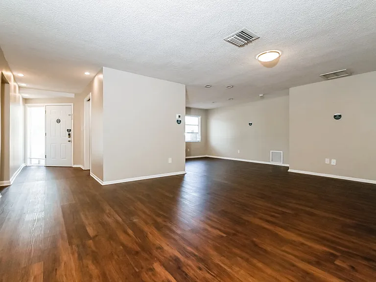 712 Canterbury Rd — Photo 4
