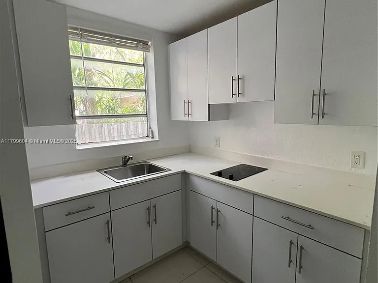 2345 NW Flagler Ter #1 — Photo 4