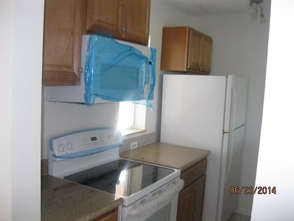 3rd image of 927 Twin Lakes Dr Unit 3-J