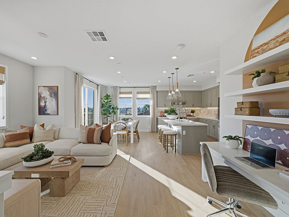 Alicante at Arroyo Crossings by Trumark Homes I Livermore, CA I Residence 2 Model I Living Room