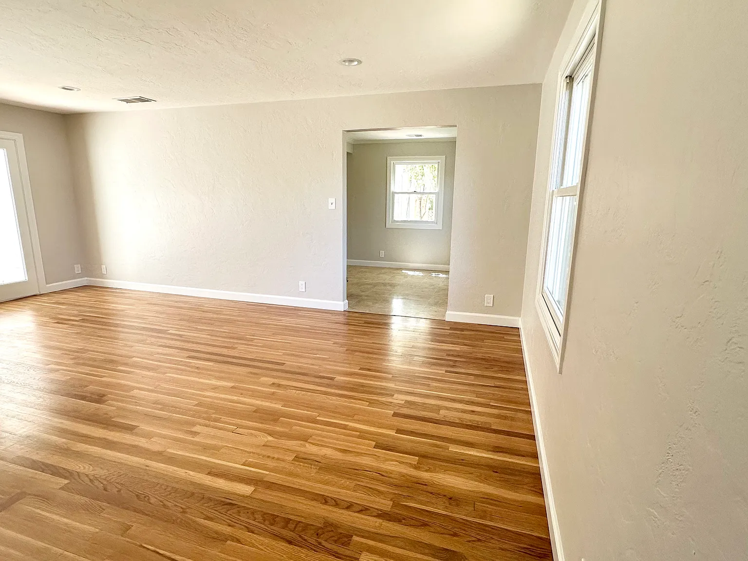 1080 Audrey Ave — Photo 2