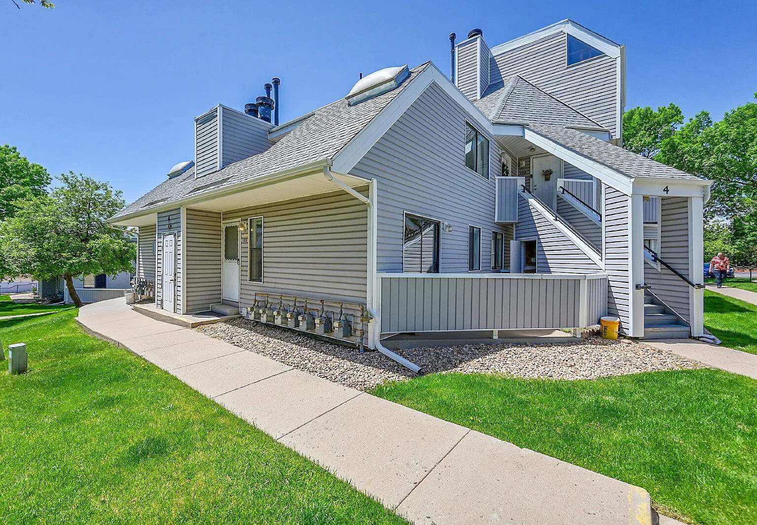 1 bed, 1.0 bath, 560 sqft, $1,241 — Photo 2