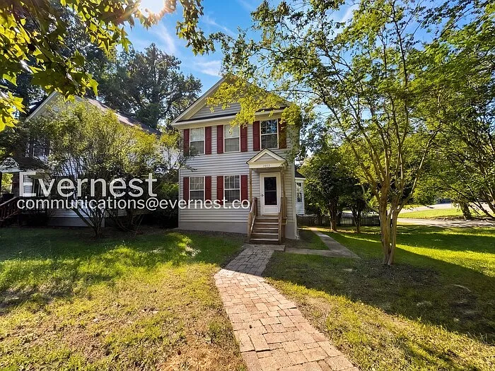3 bed, 1.5 bath, 1200 sqft, $2,700 — Photo 2