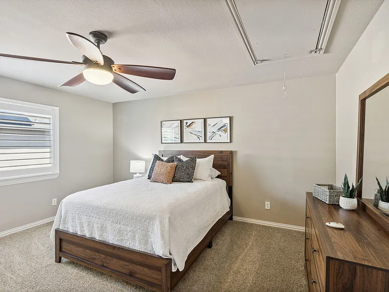 2304 Miller Ct — Photo 18