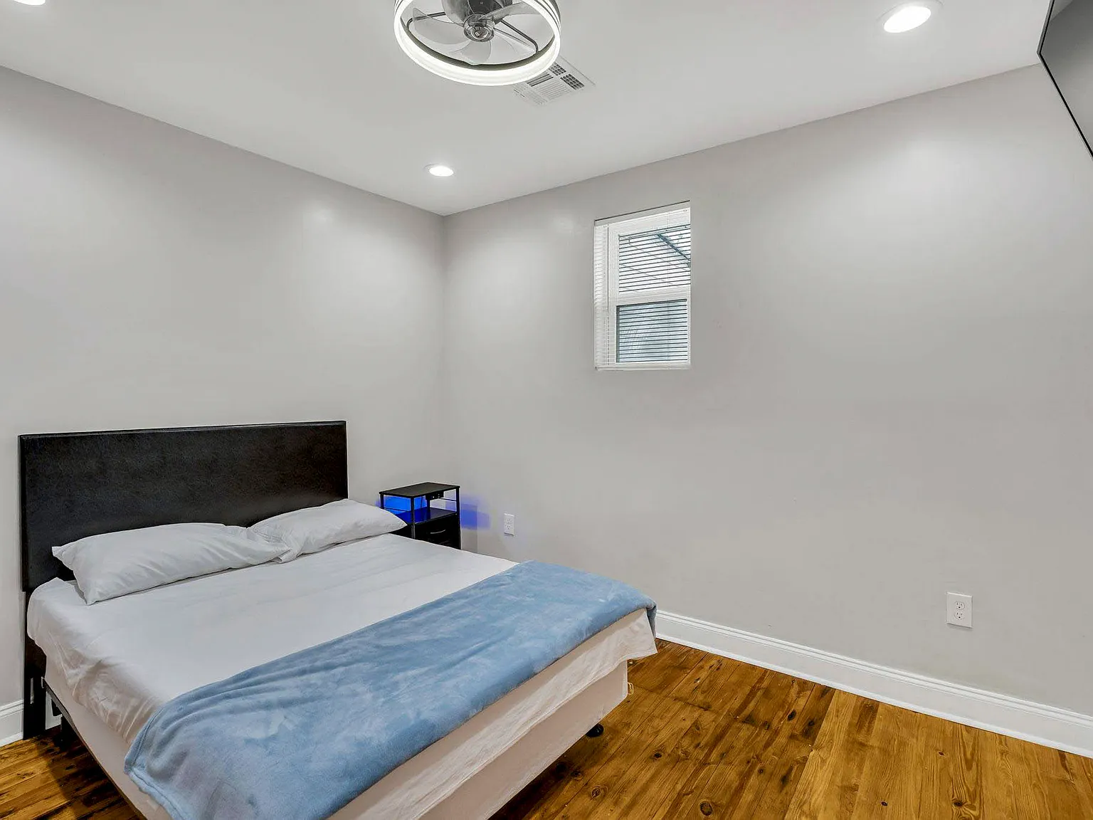 4 bed, 5.0 bath, 1550 sqft, $1,269 — Photo 3