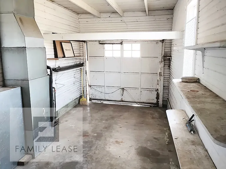 110 W New St — Photo 32