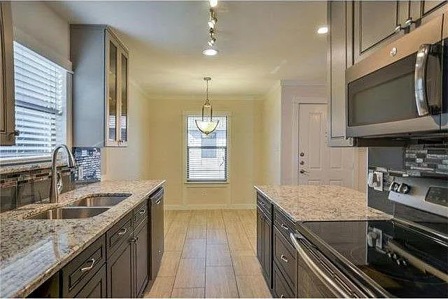 3706 Washburn Ave #B — Photo 8