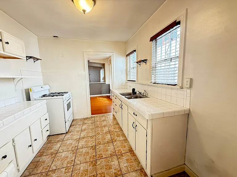 1123 N Vista St #1123 — Photo 6